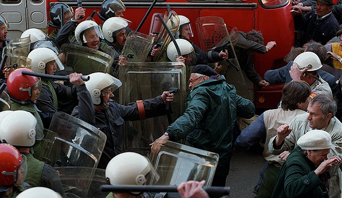 Первая кровь Первомая. 20 лет назад праздник весны и труда перешел в побоище на Ленинском проспекте в Москве