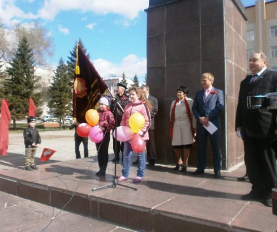 Коммунисты Алтайского края в ходе первомайских акций высказались в защиту леса, «детей войны» и против роста квартплаты в крае