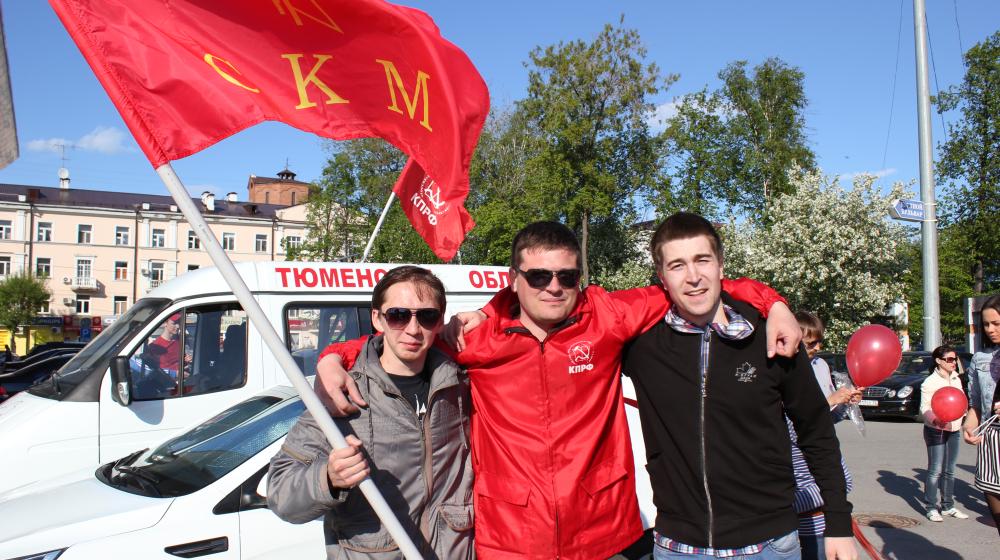 В День защиты детей тюменские коммунисты провели показательный турнир по рукопашному бою и праздничный митинг