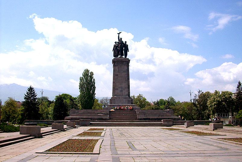 В Софии хотят снести памятник Красной армии. Болгарские либералы забыли, как русский «братушка» спас от ятагана янычар балканские народы
