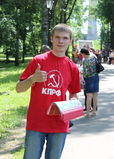 Новгородские коммунисты и комсомольцы провели пикеты, приуроченные ко Дню защиты детей
