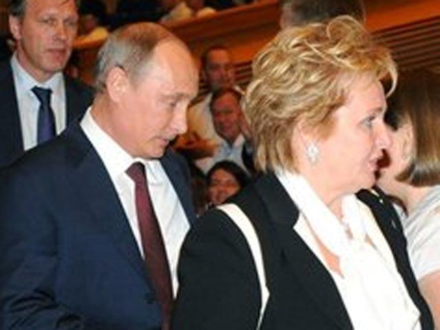 "Интерфакс": Посмотрев вместе первый акт балета "Эсмеральда", Владимир и Людмила Путины затем объявили о разводе