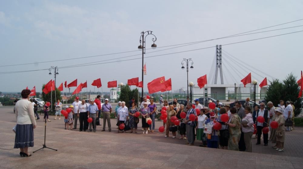 «Детям войны – достойную жизнь, правительство – в отставку!». Митинг КПРФ в Тюмени