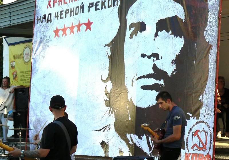 Красные в городе: на концерте, на футболе, на поле – коммунисты везде! День областного центра в Кургане