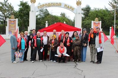 Магаданские коммунисты на пикете собирали подписи за отставку российского правительства