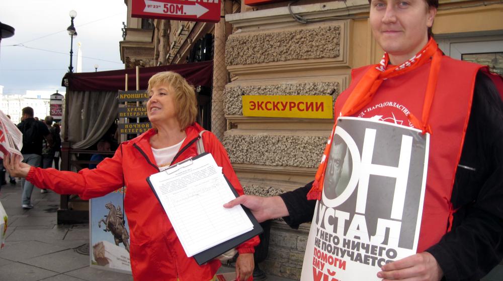 Санкт-Петербург. Серия одиночных пикетов за отставку правительства на Невском