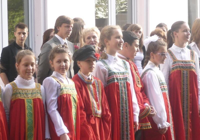  2 сентября руководитель фракции КПРФ в Мосгордуме Андрей Клычков принял участие в праздничной линейке в московской школе №1073
