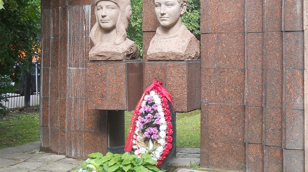 Подвигу героев жить в веках! К 90-летию со дня рождения Зои Космодемьянской