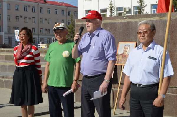 Якутские коммунисты на митинге потребовали отправить в отставку правительство
