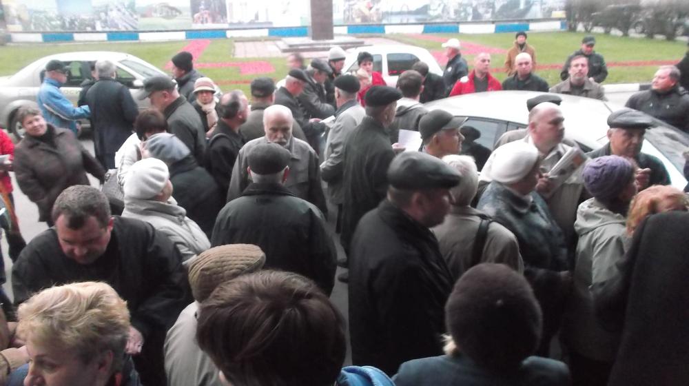 Московские коммунисты поддержали граждан, протестующих против сноса их гаражей