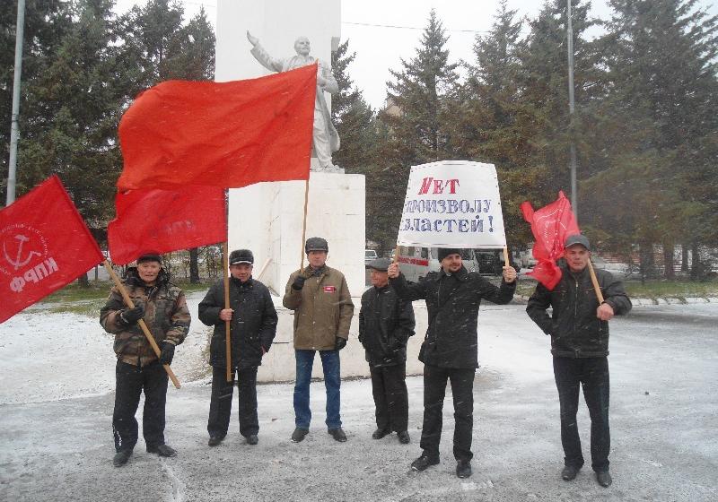 Амурская область. Коммунисты города Свободный провели пикет в память о погибших защитниках Верховного Совета РСФСР