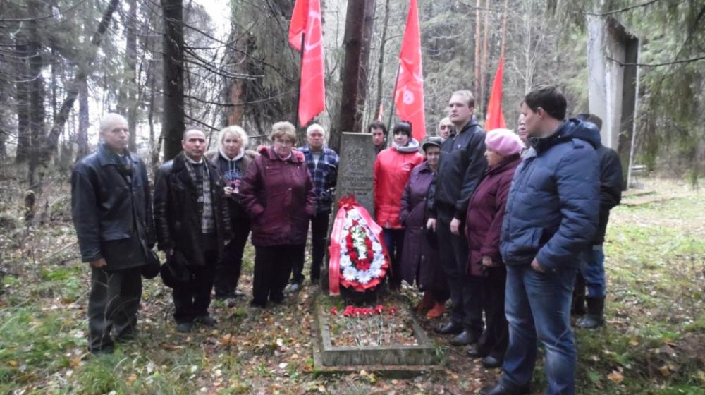 В честь 95-й годовщины создания ВЛКСМ пермские коммунисты и комсомольцы провели автопробег   