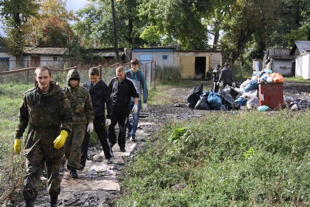 Воронежская область. Семилукские комсомольцы провели экологический субботник