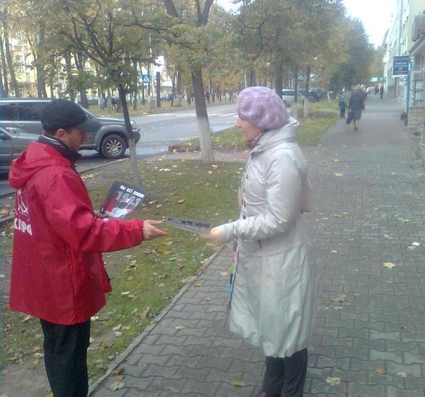В Великом Новгороде прошли одиночные пикеты, посвящённые 20-й годовщине трагических событий октября 1993 года