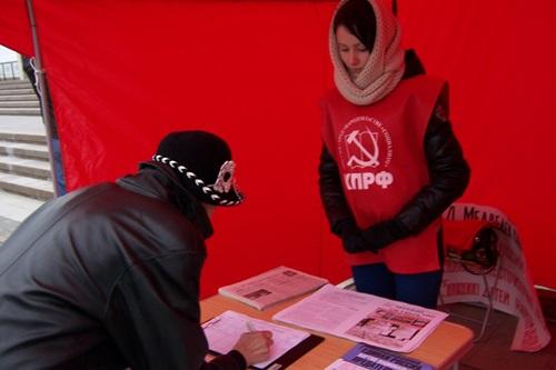  Татарстан, Казань: «Вечная память павшим героям!», «Правительство Медведева – в отставку!», «Система ЖКХ – минное поле, куда нас всех загнали!»