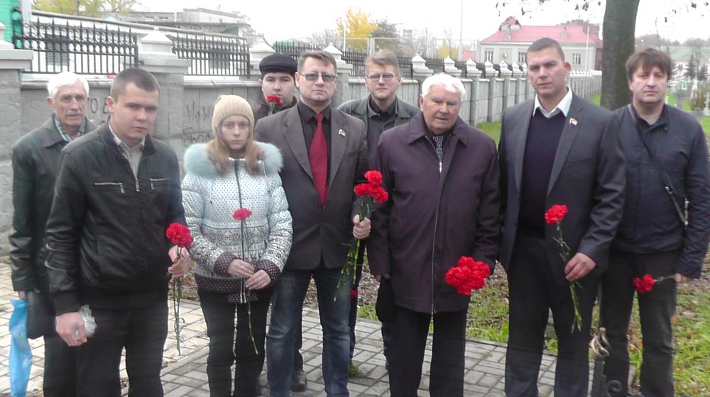 Не померкнет память о героях! Возложение цветов к памятнику погибшим железнодорожникам в Белгороде