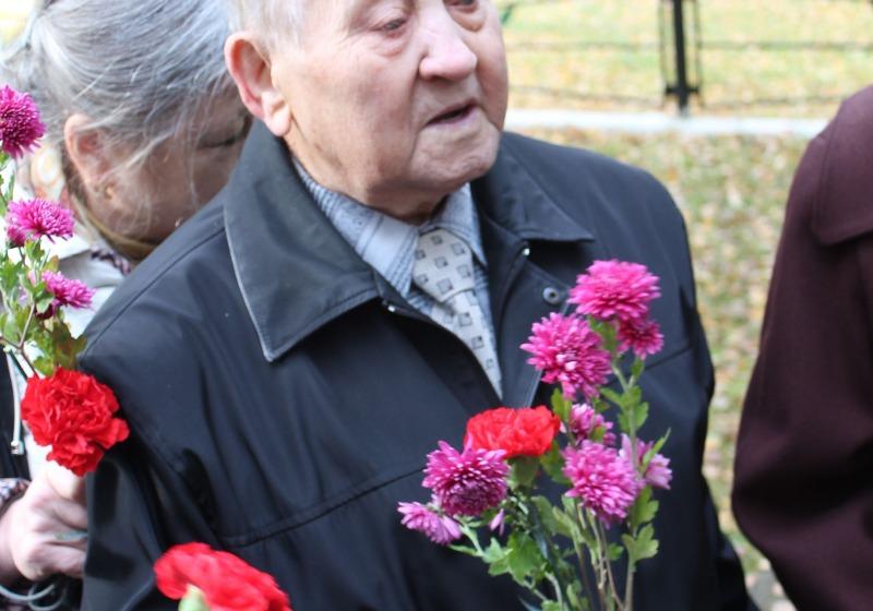 Памяти павших будьте достойны! Псковские коммунисты и молодежь почтили память воинов-освободителей