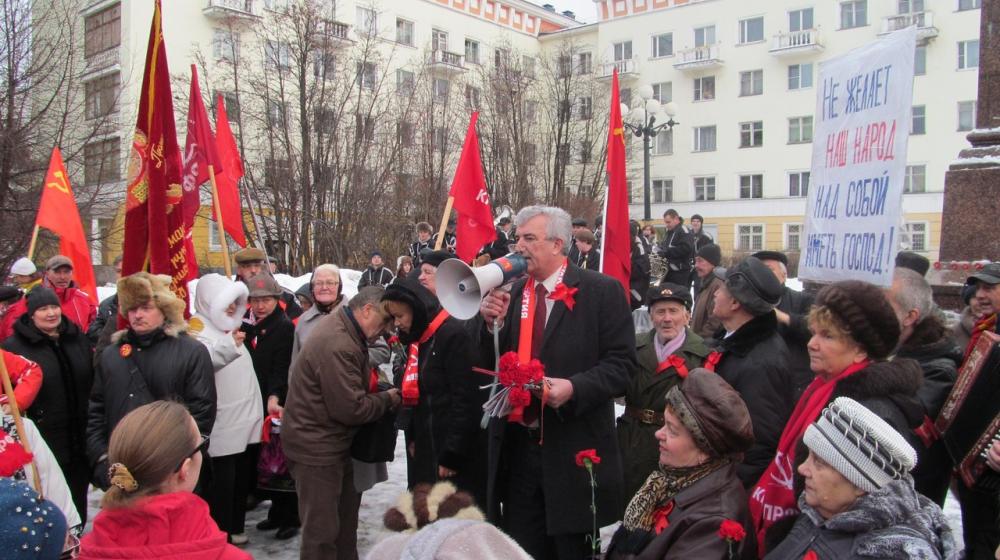 На Мурманской земле чествовали Великий Октябрь и требовали отставки правительства