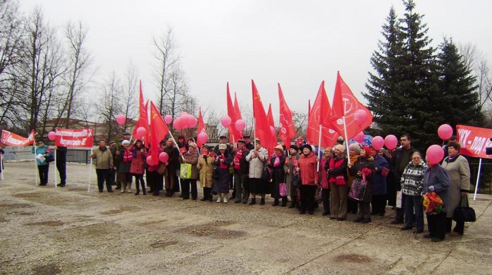 Шествиями, митингами и возложениями отметила Тульская область 96-летие Великого Октября