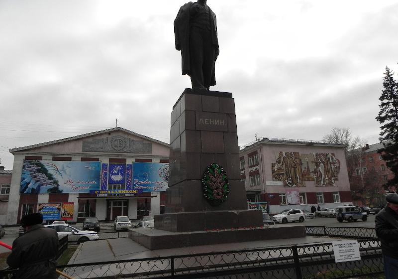 Алтайский край. Рубцовские коммунисты на пикете собирали подписи в защиту памятника В.И. Ленину