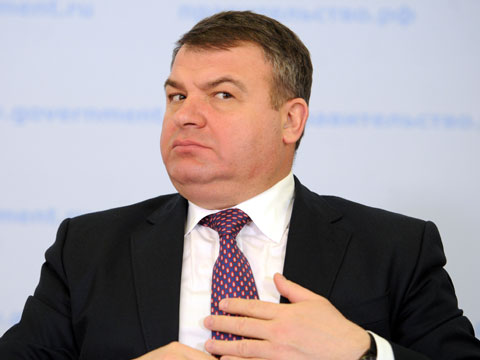 Сначала СКР хотел предъявить Сердюкову обвинение в неправильном переходе улицы. Но потом набрался смелости и обвинил его в халатности. Новые политические анекдоты от Ивана Никитчука