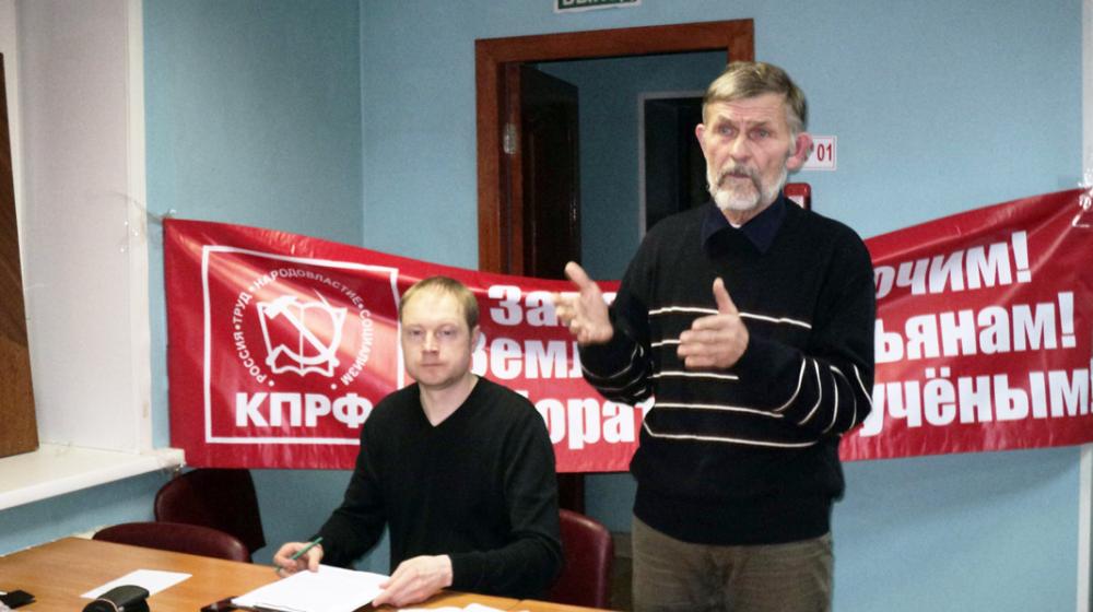 Барнаульские коммунисты на политклубе обсудили возможность новой революции в России