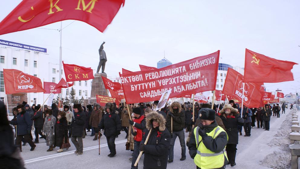 «Вчера было рано, завтра будет поздно». Демонстрация и митинг, посвященные 96-й годовщине Великой Октябрьской Социалистической революции в Якутске