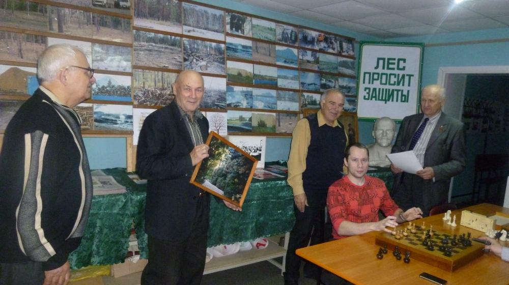 Алтайские коммунисты провели шахматный турнир в честь 96-й годовщины Великого Октября 