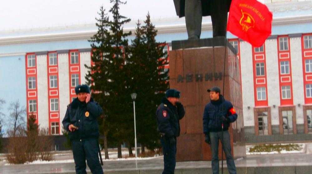 Алтайские коммунисты и комсомольцы выступили в защиту памятника В.И. Ленину в Нагорном парке краевого центра