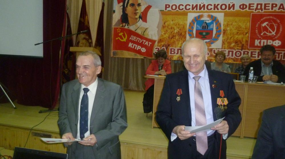 Алтайские коммунисты наградили победителей конкурса на лучший политический плакат