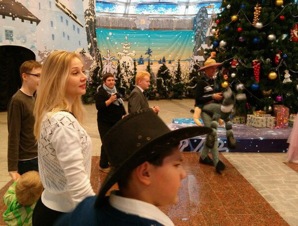 Тульские коммунисты и комсомольцы приняли участие в новогоднем представлении для детей с ограниченными возможностями