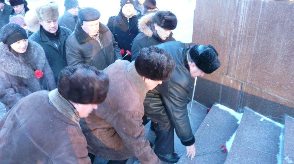 Рязанские коммунисты возложили цветы к памятникам В.И. Ленина