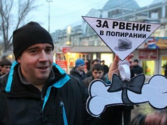 Саратов: Борьба с активистами КПРФ становится олимпийским видом спорта. Лидер коммунистов Саратова А.Анидалов отпущен из одного отделения полиции и тут же задержан и доставлен в другое