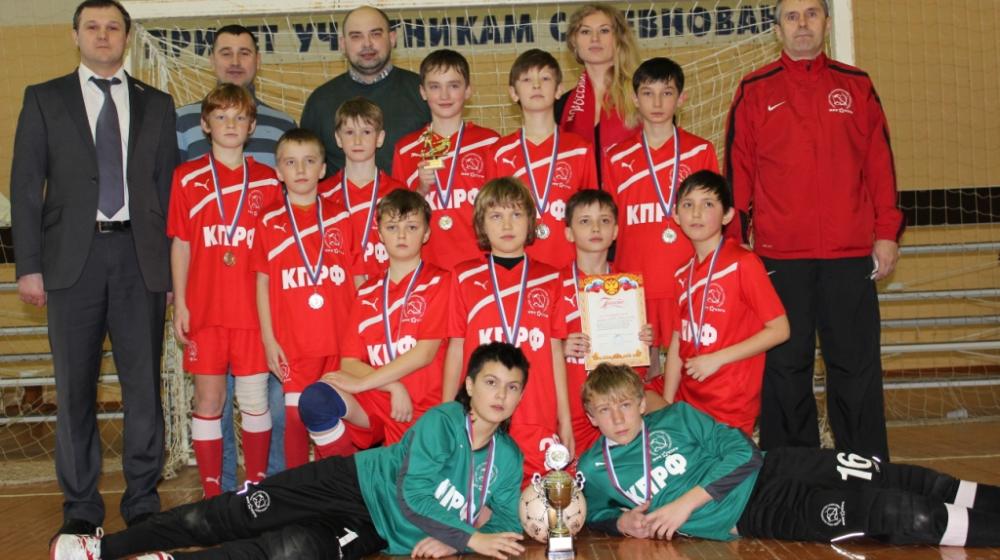 Тульская область. Юные футболисты новомосковского «Химика» при поддержке КПРФ в 2013 году выиграли все домашние матчи