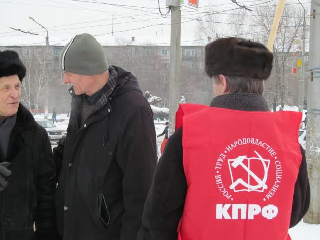 Коммунисты Красноярска провели акции в День Советской Армии и Военно-Морского Флота