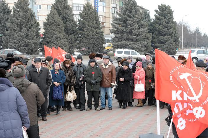 Волгоградская область. Волжские коммунисты поздравили защитников Отечества и потребовали отставки губернатора