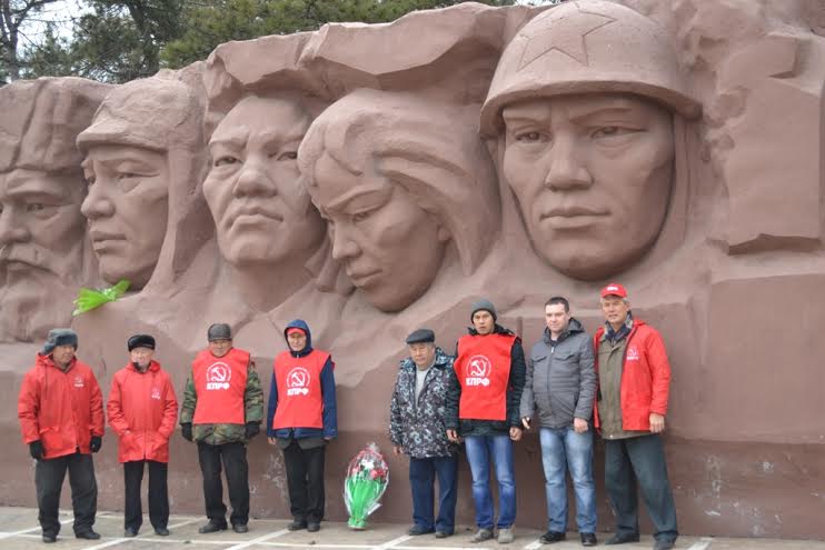 Республика Калмыкия. В праздничный день 23 февраля коммунисты Элистинского местного отделения отдали дань уважения павшим героям