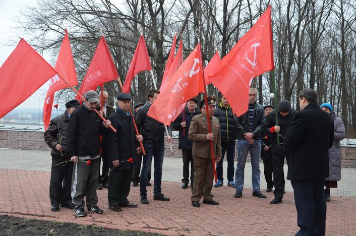 Белгородская область. В честь 23 февраля старооскольские коммунисты провели автопробег по местам боевой славы 