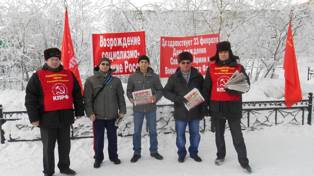 Ямало-Ненецкий автономный округ. Праздничный пикет в честь дня Советской Армии и Военно-Морского Флота