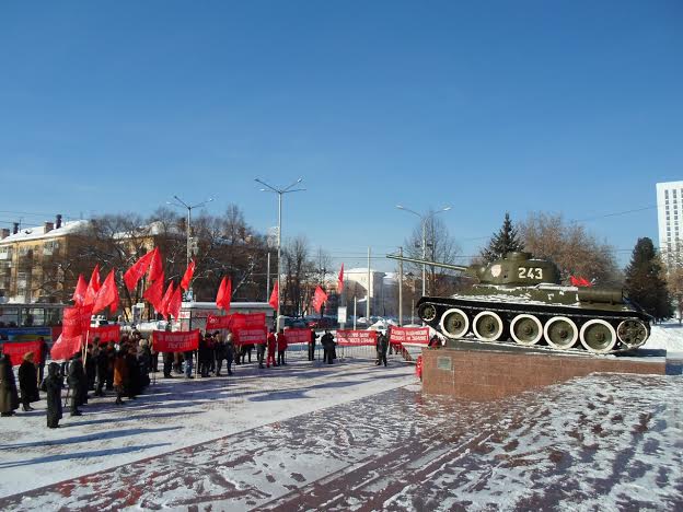 Советская Армия, слава тебе! Народ Украины, мы братья навек! Пермские коммунисты провели митинг в честь 96-й годовщины образования Советской Армии и Военно-Морского Флота