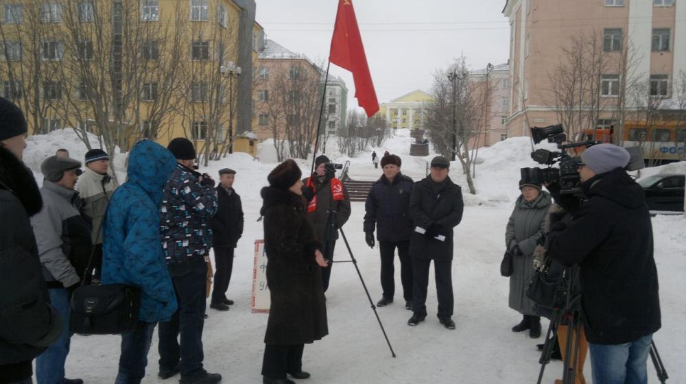 Акту вандализма подвергся памятник Ленину в Кировске Мурманской области