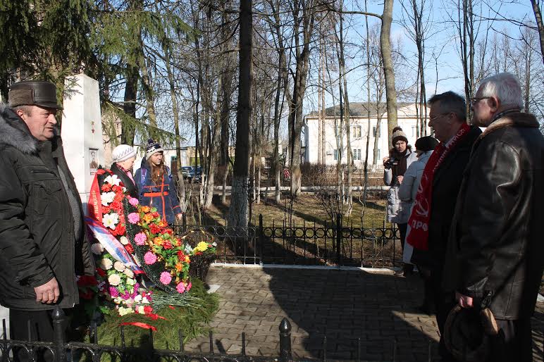 Герои рядом с нами. Член ЦК КПРФ, первый секретарь Псковского обкома КПРФ Александр Рогов провел параллель между героями Великой Отечественной войны и сегодняшними отважными бойцами «Беркута» на Украине