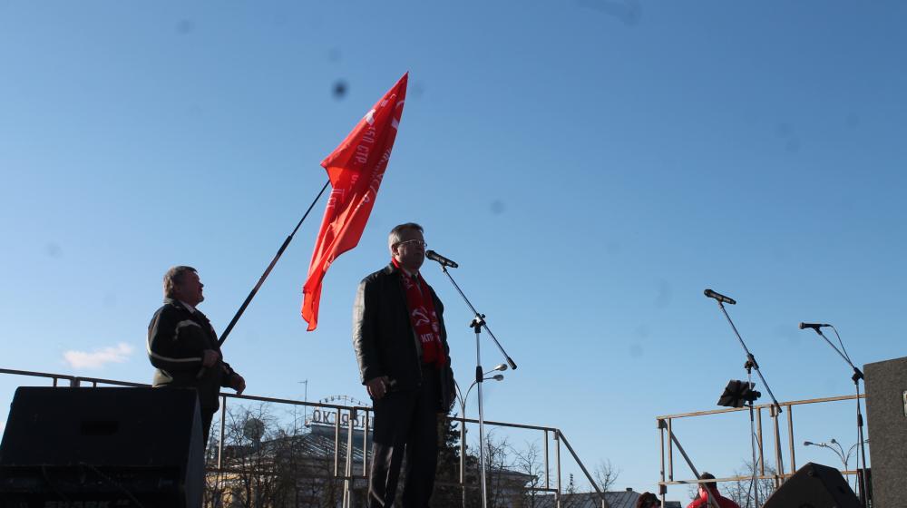 Псковские коммунисты приняли участие в городском митинге в поддержку жителей Крыма