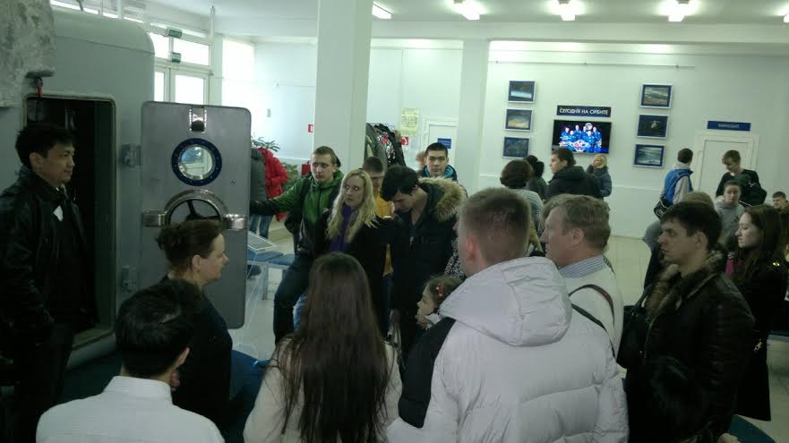 9 марта, в день рождения Ю.А. Гагарина, комсомольцы Москвы и их сторонники посетили город Гагарин Смоленской области