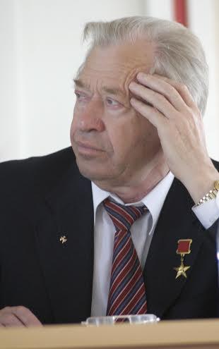 По мнению туляков, коммунист В.А. Стародубцев внёс наибольший из трёх постсоветских губернаторов вклад в развитие региона