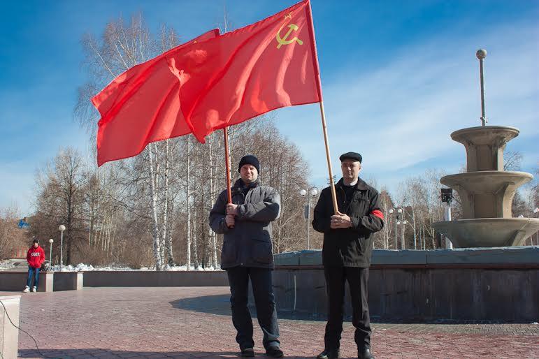 «Своих не бросаем». В Томске прошел митинг в поддержку народов Крыма