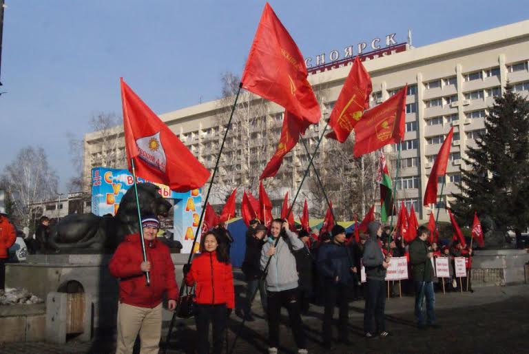 С возвращением, Крым! Красноярские коммунисты провели пикет в поддержку Крыма и русскоязычного населения Украины