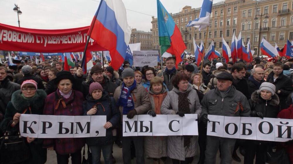Санкт-Петербург. У БКЗ "Октябрьский" прошел десятитысячный митинг в защиту русскоязычного населения Крыма