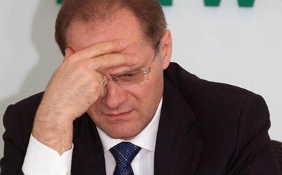 Видного единоросса, экс-губернатора Новосибирской области Юрченко, потерявшего доверие избирателей, коммунистов и президента, задержали "для беседы" правоохранительные органы у трапа самолета