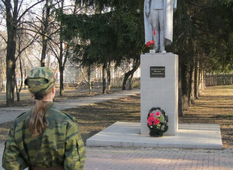 Чтить память отцов и дедов! Молодежь Кургана при поддержке КПРФ совершает поездки поездки по Белгородской и Курской областям по местам боевой славы